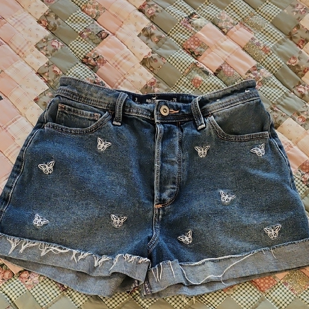 Hollister Women's Curvy Ultra High Rise Mom Short 3"- 4 button fly